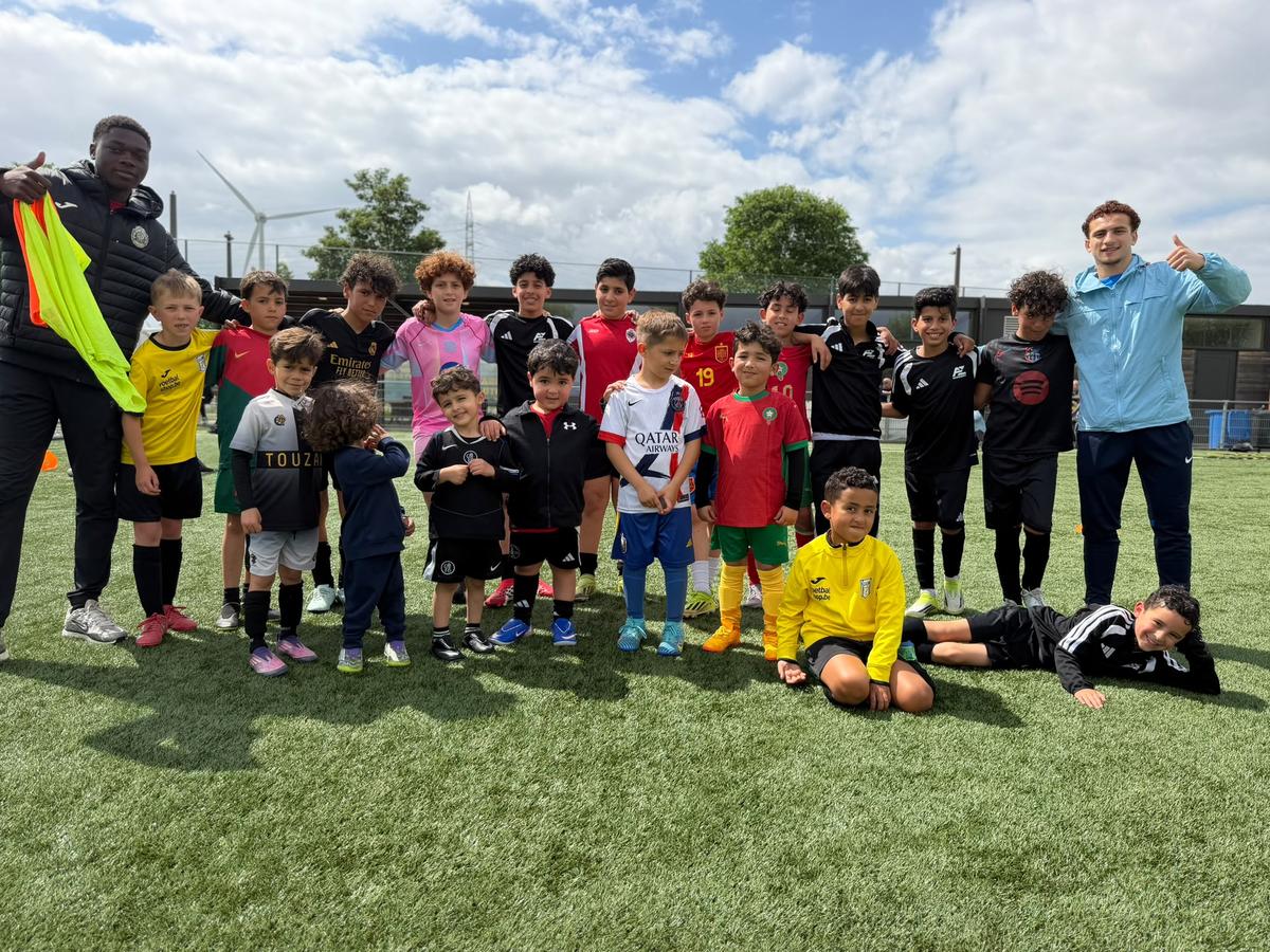 AZ Academy pose